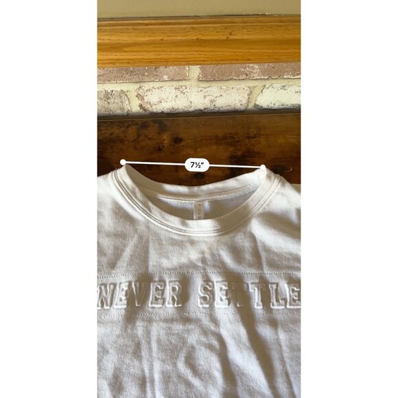 Fabletics Womens White Cropped Sweatshirt "Never Settle" Embossed Text Size M - Picture 8 of 12